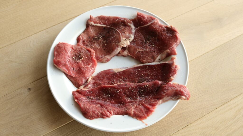 grillede-venoesteaks-med-rygeostcreme