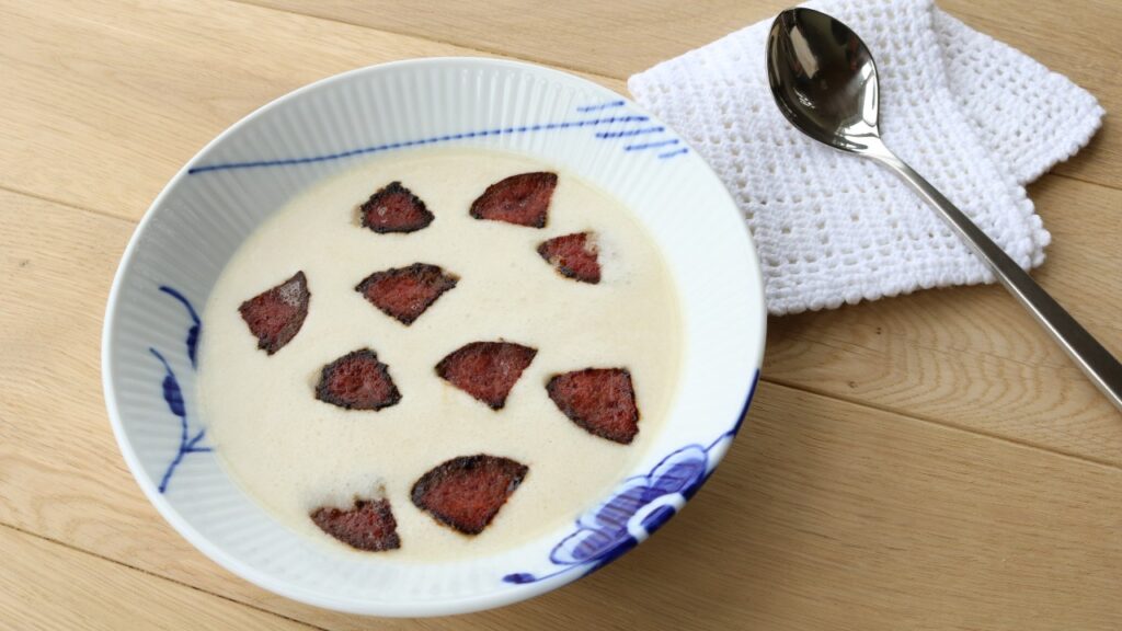 Blomkålssuppe-sprødstegt-oksespegepølse